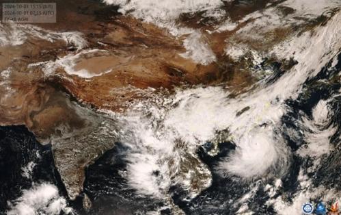 局地累计雨量超1200毫米！超强台风对撞冷空气 台湾等地警惕极端风雨